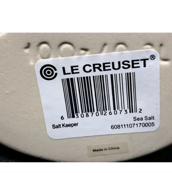 Le Creuset 10 Oz Salt Keeper   Stoneware Light Blue "Sea Salt" - NWT - Picture 7 of 7